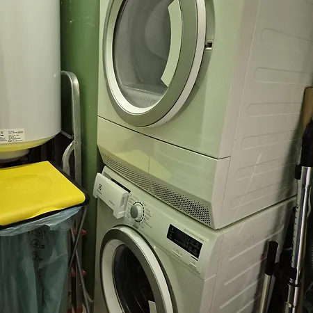 Zijdelings Zeezicht 2 Slaapkamers 2 Badkamers *