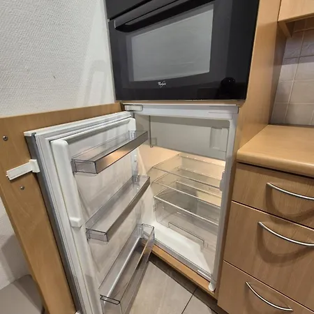 Zijdelings Zeezicht 2 Slaapkamers 2 Badkamers *