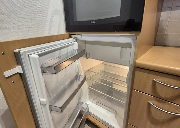 Zijdelings Zeezicht 2 Slaapkamers 2 Badkamers *